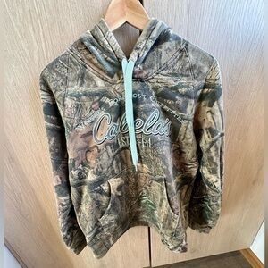 Cabela’s Woman Camo Sweatshirt Size Medium